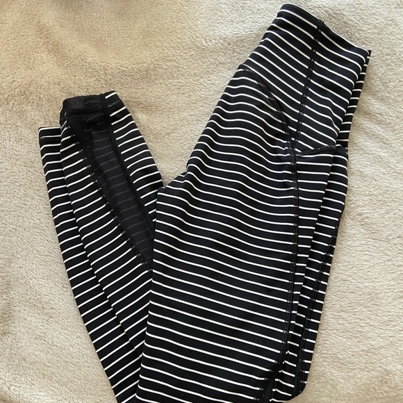 Lulu lemon leggings - Picture 3 of 3